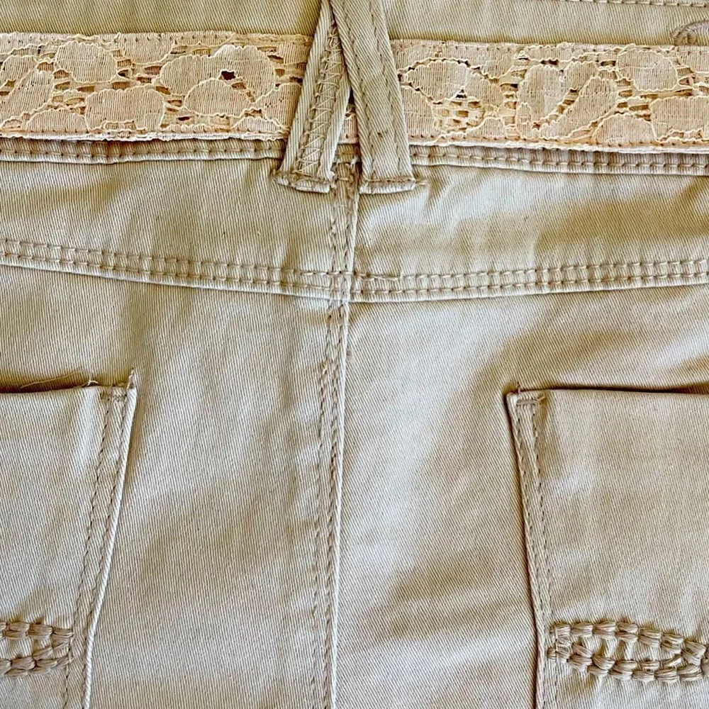 Indigo Rein Lace Belted Casual Shorts • Size 11 • NWT